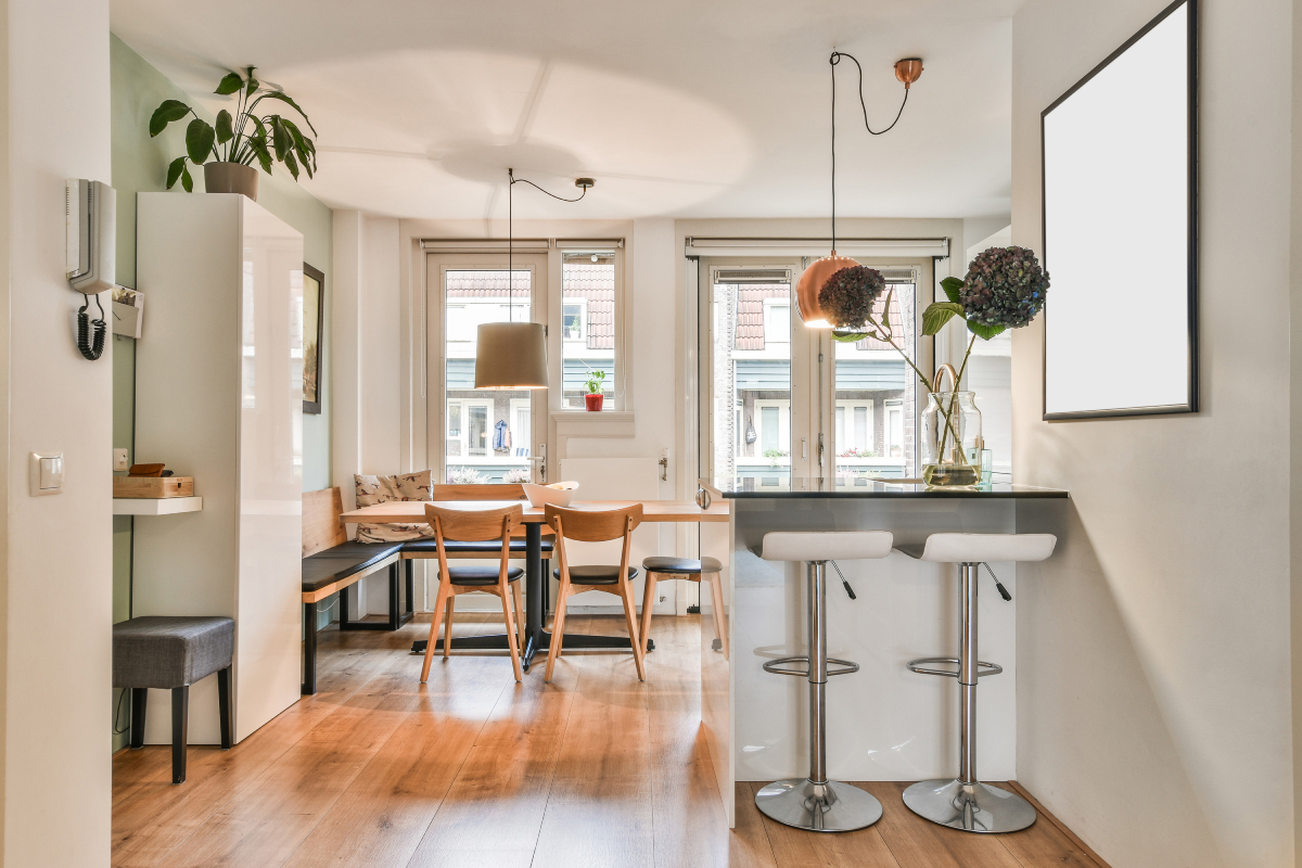 https://hillcrestpaintingandflooringservices.com.au/wp-content/uploads/2025/06/cozy-living-room-modern.jpg