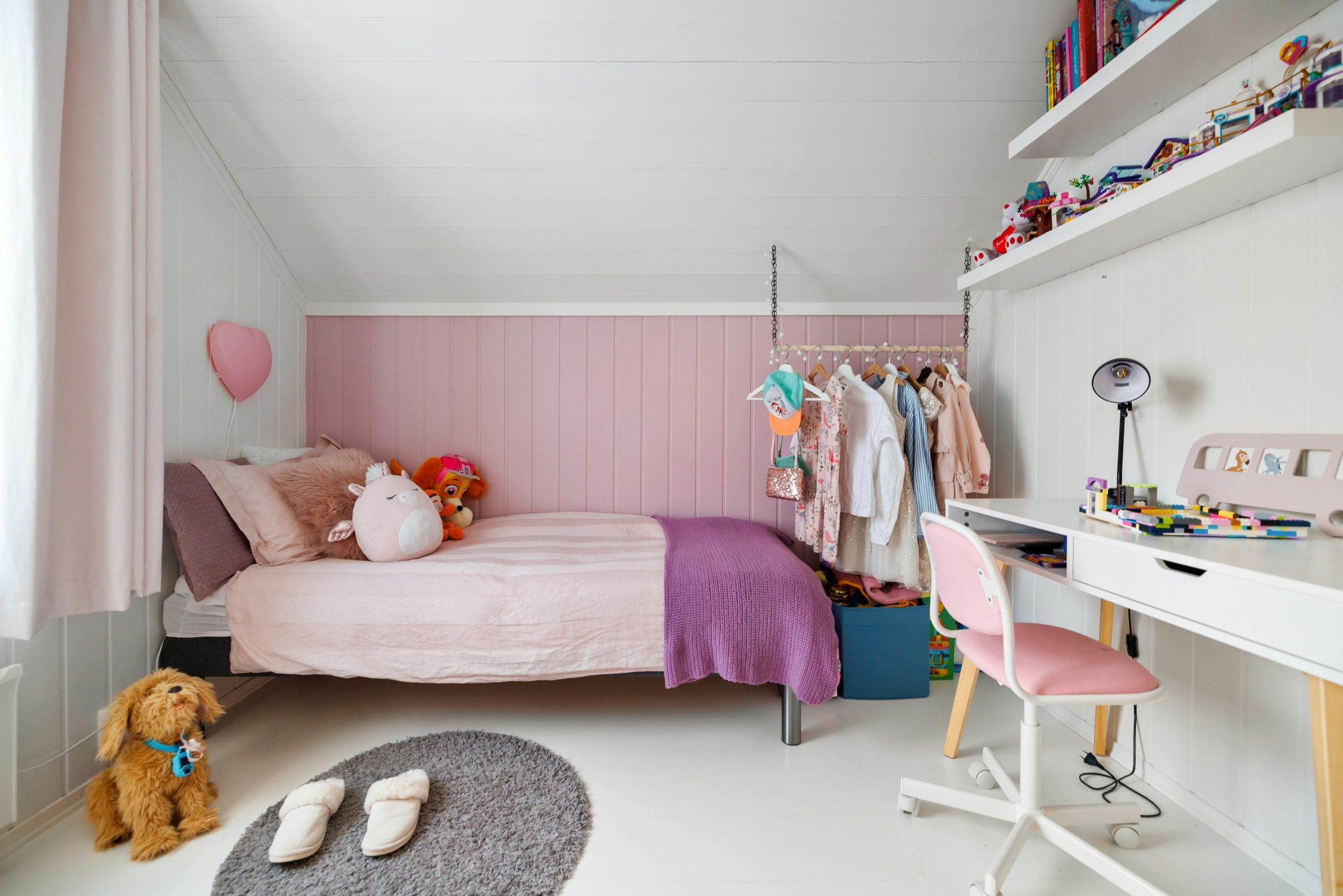 https://hillcrestpaintingandflooringservices.com.au/wp-content/uploads/2025/07/lisa-anna-or8te0rje5g-unsplash-scaled.jpg
