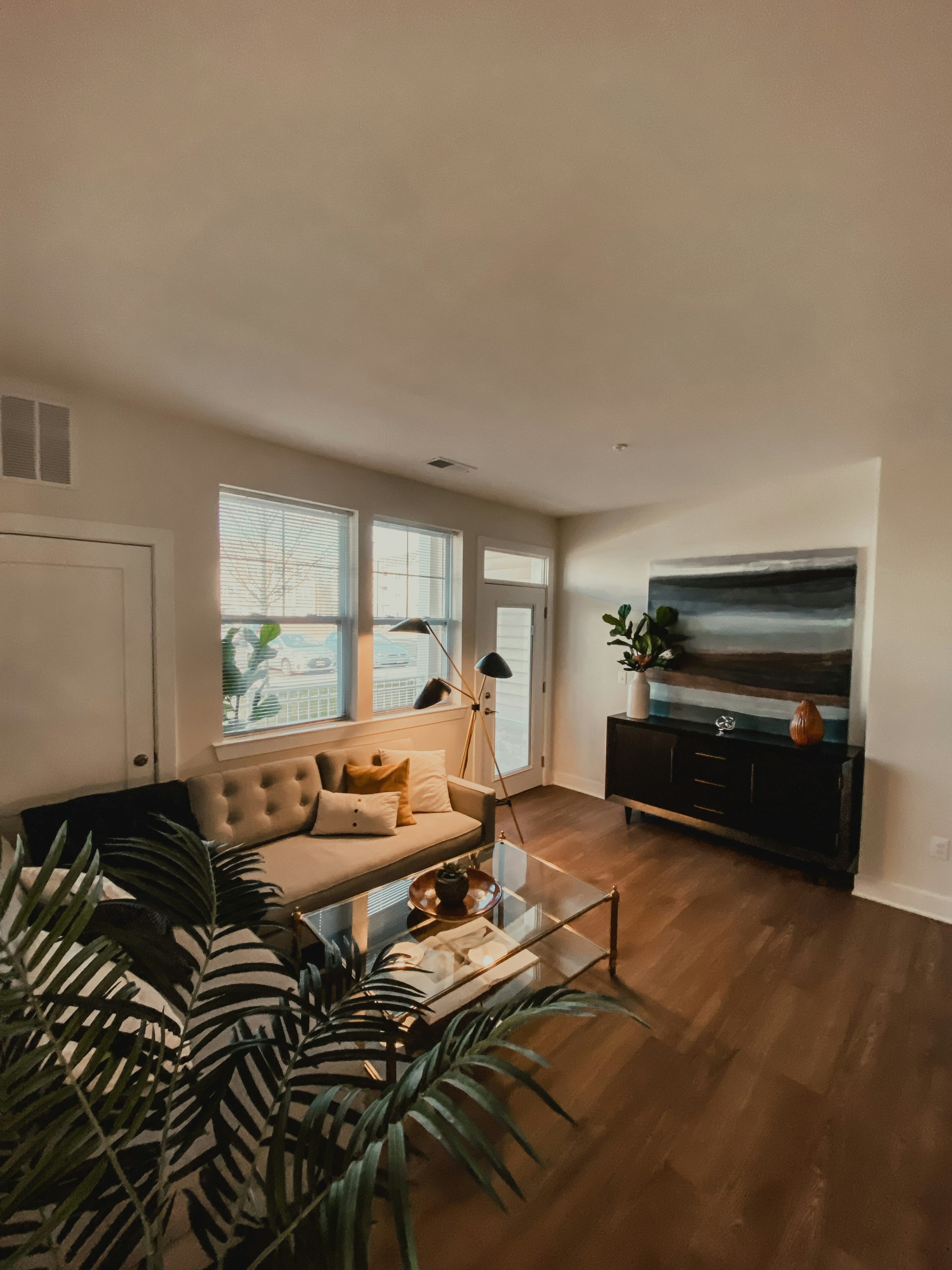 https://hillcrestpaintingandflooringservices.com.au/wp-content/uploads/2025/07/yucel-moran-zR6zqRzJpHs-unsplash-scaled.jpg
